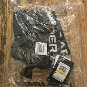 Girls Under Armour althletic shorts Youth Medium